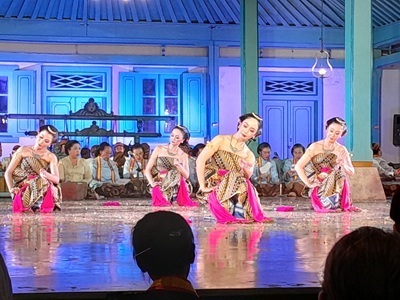 インドネシアの踊り王宮1.jpg