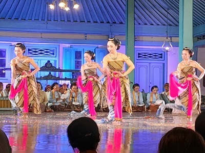 インドネシアの踊り王宮2.jpg